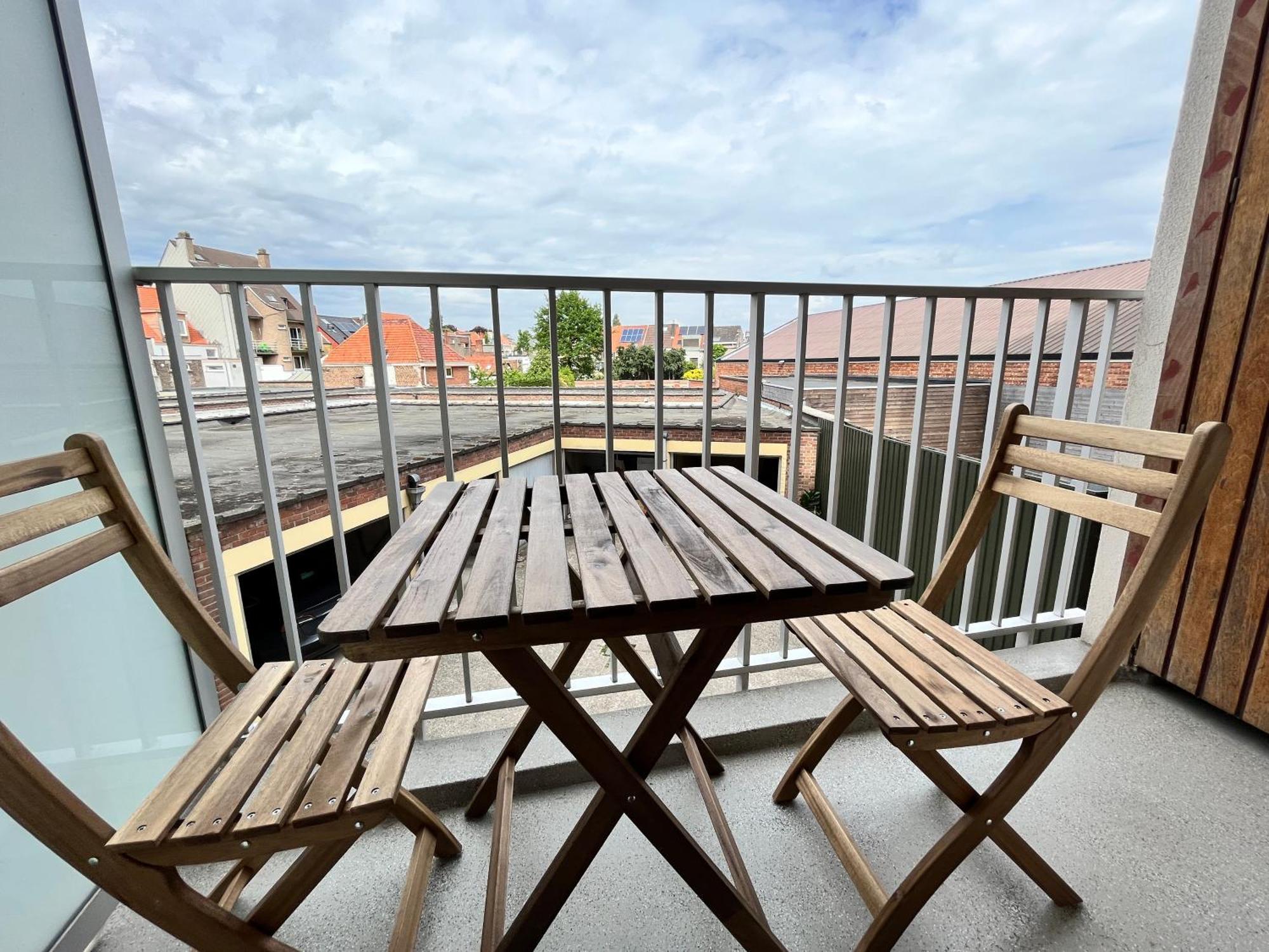 Apartment Spacious 2 Bedroom App In The Center With Balcony *